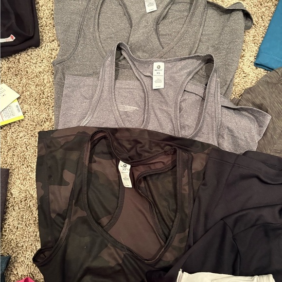 3/$15 Lot Activewear Women - Picture 9 of 12